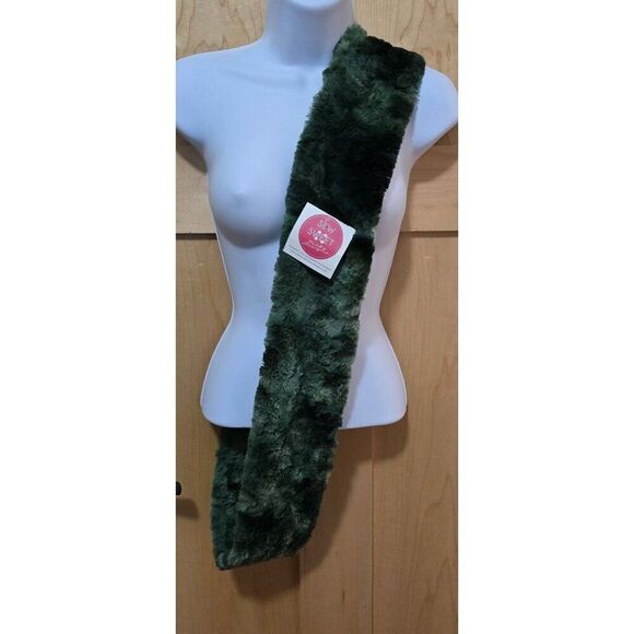 Lush Green Faux Fur circle Scarf By Sew Sweet Minky Designs - soft fuzzy warm - Picture 2 of 4